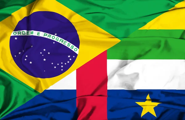 Wapperende vlag van de Centraal-Afrikaanse Republiek en Brazilië — Stockfoto