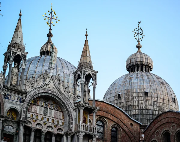 Kuppeln der Basilika San Marco, Venedig, Italien — Stockfoto