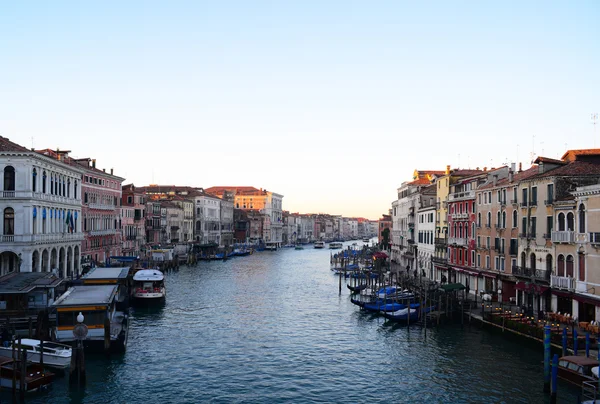 Velký kanál a bazilika Santa Maria della Salute, Benátky, Itálie — Stock fotografie