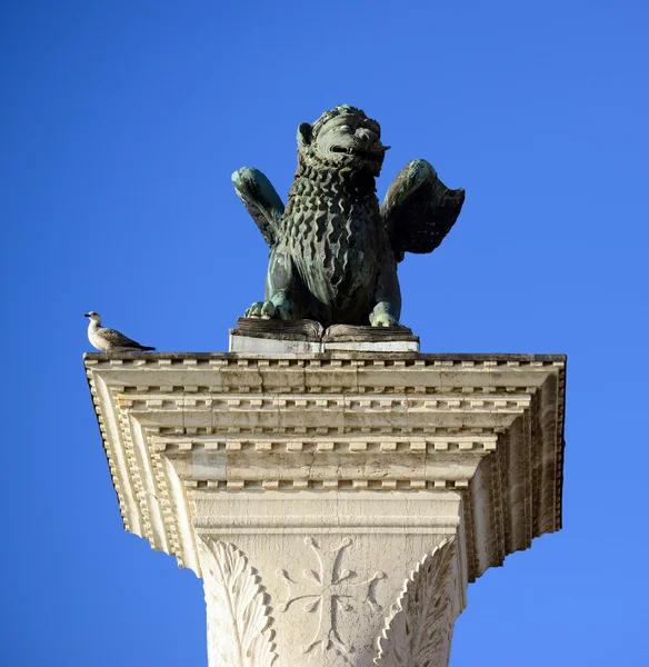 Сен-позначки крилатий лев венеціанських символ стовпець ХІІ століття ориг — стокове фото