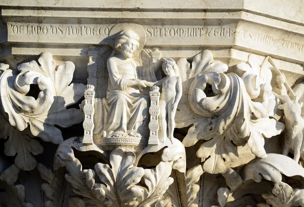 Podrobnosti o architekturu poblíž Piazza San Marco v Benátkách — Stock fotografie