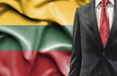 Litvanya gelen takım elbiseli adam