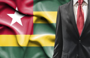 Togo gelen takım elbiseli adam