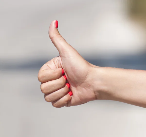 Woman hand hitchhiking — Stock Photo, Image