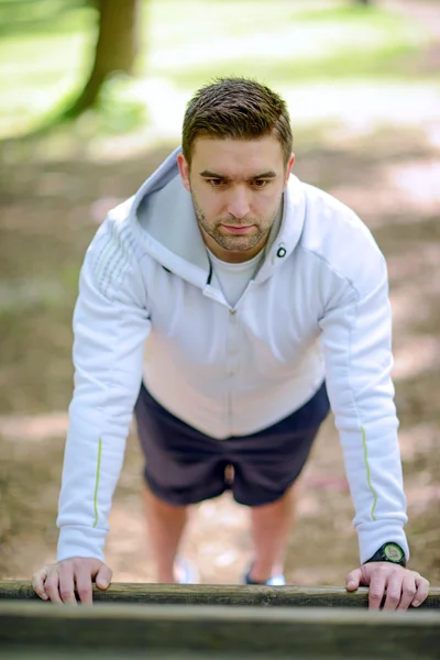 Male athlete exercising push up outside — Stock Photo, Image