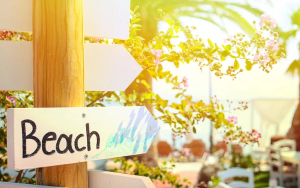"Strand "-Schild weist auf Strand hin — Stockfoto