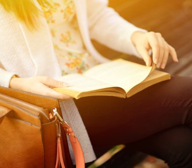 Bir Kitap Kavramı Okunuyor