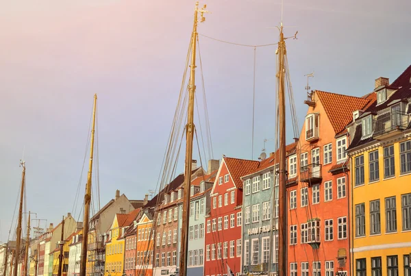 Nyhavn a Copenaghen Danimarca - Famosa attrazione turistica — Foto Stock