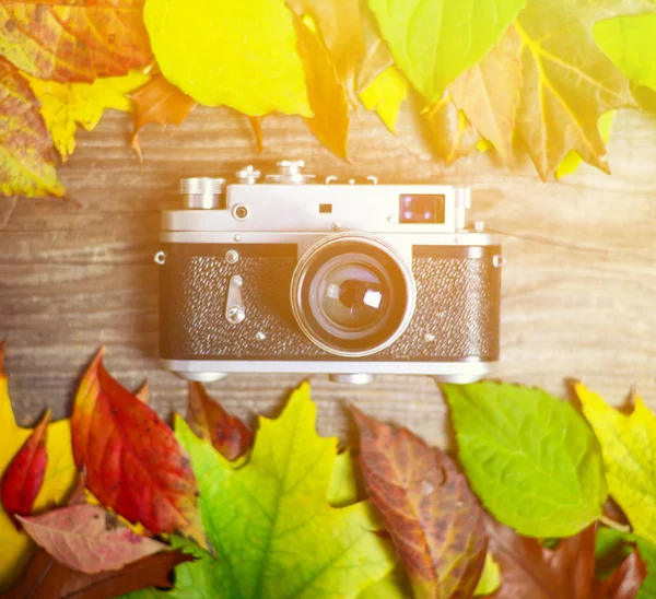 Vintage camera on wooden table — Stock Photo, Image