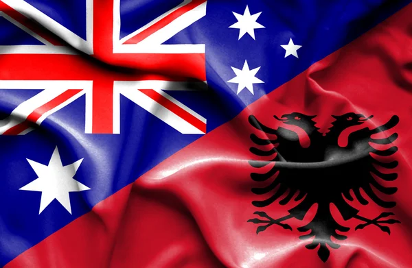 Κουνώντας τη σημαία της Αλβανίας και της Αυστραλίας — Φωτογραφία Αρχείου