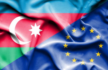 Avrupa Birliği ve Azerbaycan bayrağı sallayarak