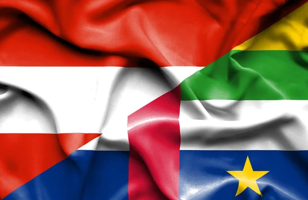 Flagge der Zentralafrikanischen Republik und Österreichs geschwenkt — Stockfoto