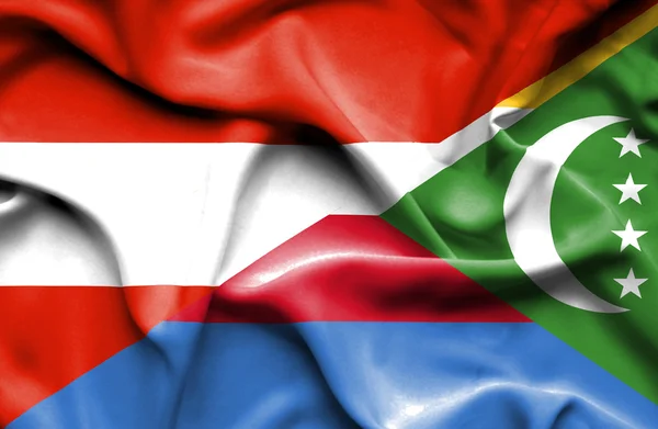 Komor Adaları ve Avusturya bayrağı sallayarak — Stok fotoğraf