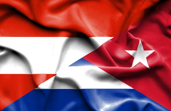 Wapperende vlag van Cuba en Oostenrijk — Stockfoto