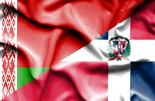 Flagge der Dominikanischen Republik und Weißrussland schwenkend — Stockfoto
