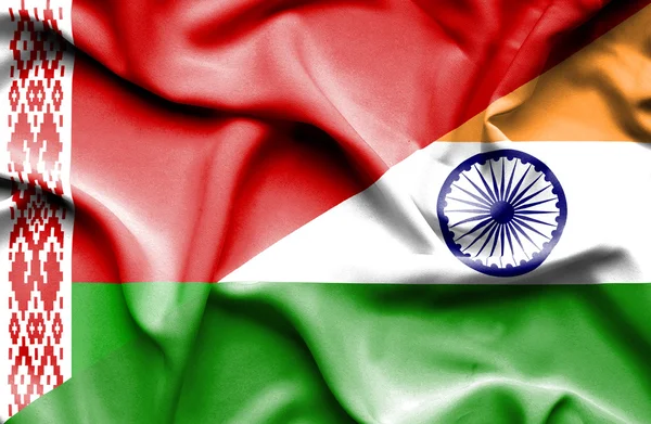 印度和白俄罗斯那飘扬的旗帜 — 图库照片