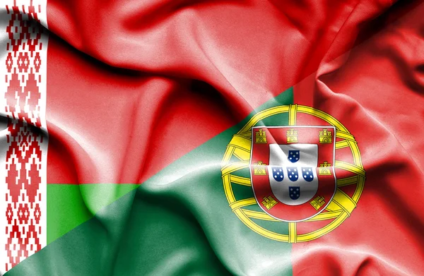 Розмахуючи прапором Португалії та Білорусі — стокове фото