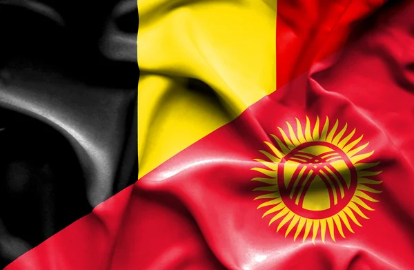 Fahne von Kyrgyzstan und Belgien schwenkend — Stockfoto