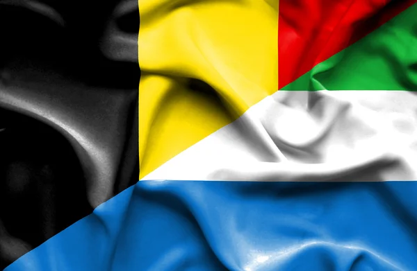 シエラ ・ レオーネとベルギーの旗を振っています。 — ストック写真