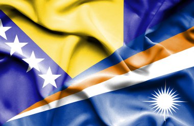 Marshall Adaları ve Bosna-Hersek bayrağı sallayarak