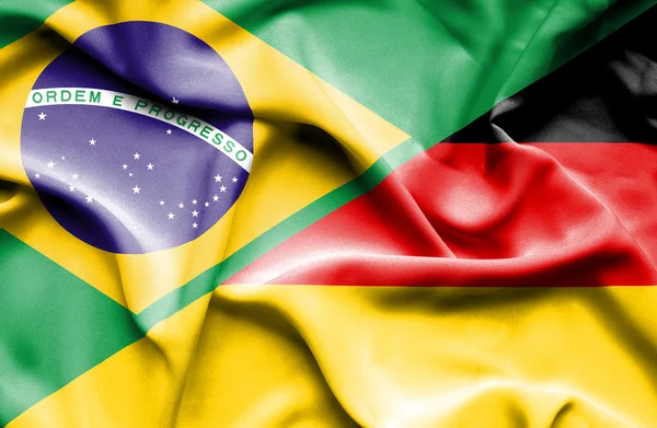 Mávání vlajkou Německa a Brazílie — Stock fotografie