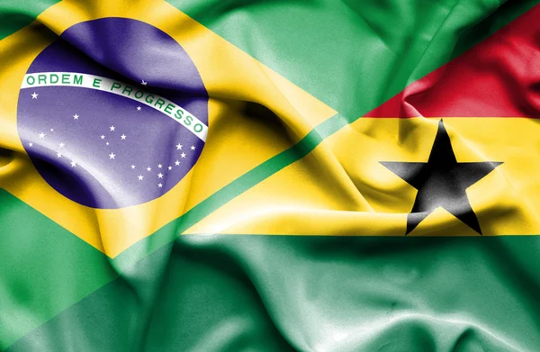 Drapeau agitant du Ghana et du Brésil — Photo