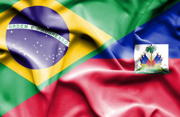 Bandeira acenando de Haiti e Brasil — Fotografia de Stock