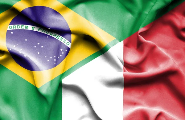 이탈리아와 브라질의 깃발을 흔들며 — 스톡 사진