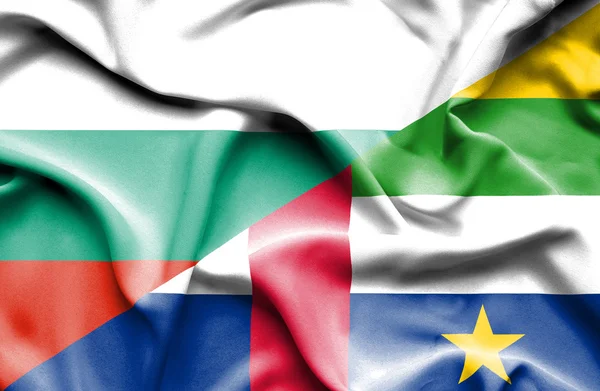 Vlající vlajka Středoafrické republiky a Bulharsko — Stock fotografie