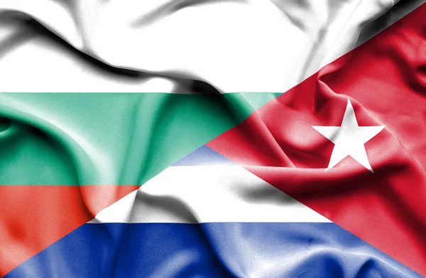 Bandeira acenando de Cuba e Bulgária — Fotografia de Stock