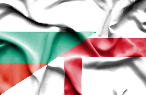 イギリスとブルガリアの旗を振ってください。 — ストック写真