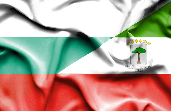 Ondeando la bandera de Giuinea Ecuatorial y Bulgaria — Foto de Stock