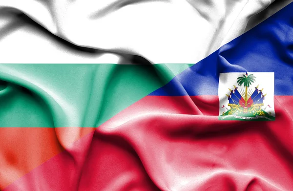 Flagge aus Haiti und Bulgarien schwenken — Stockfoto