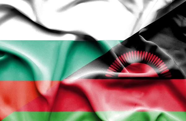 Wapperende vlag van Malawi en Bulgarije — Stockfoto