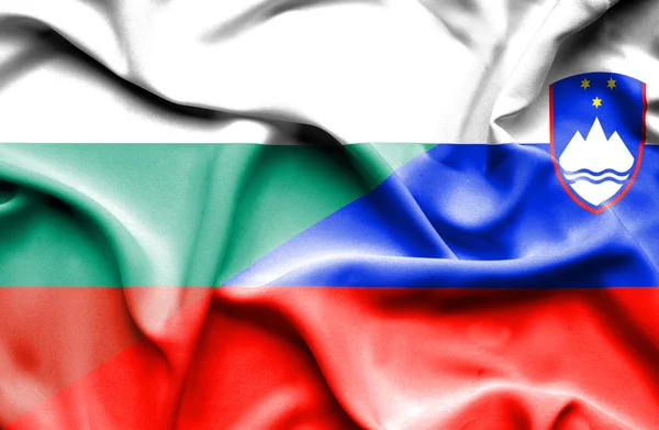 Slovenien och Bulgarien viftande flagga — Stockfoto