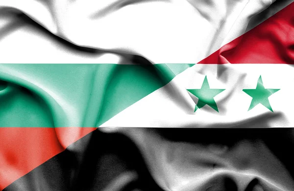 Wapperende vlag van Syrië en Bulgarije — Stockfoto