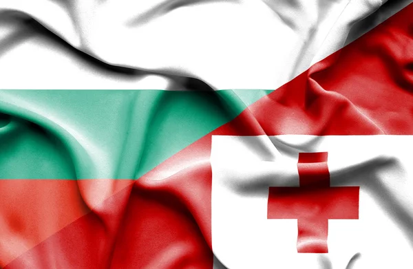 Tonga és Bulgária hullámzó zászlaja — Stock Fotó