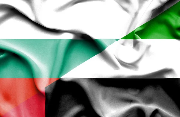 Bandiera sventolante di Emirati Arabi Uniti e Bulgaria — Foto Stock