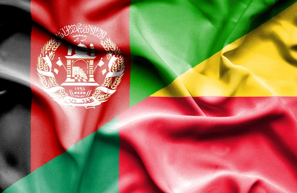 Mávání vlajkou Beninu a Afghánistánu — Stock fotografie