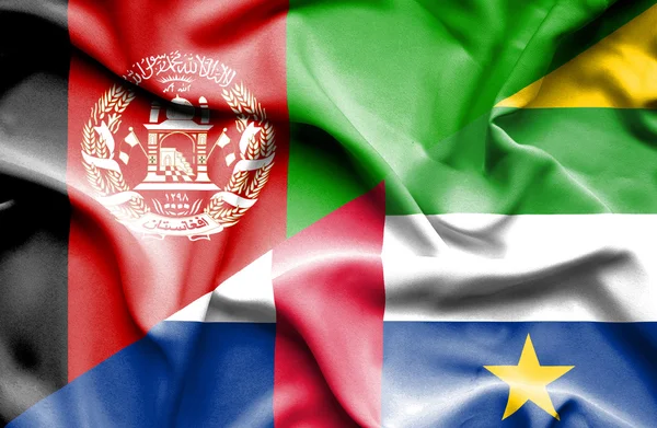 Orta Afrika Cumhuriyeti ve Afganistan bayrağı sallayarak — Stok fotoğraf