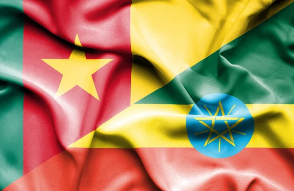 Vlající vlajka Etiopie a Kamerunu — Stock fotografie