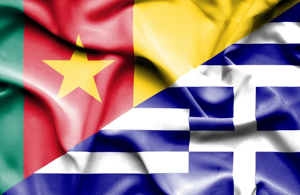 Bandeira acenando da Grécia e dos Camarões — Fotografia de Stock