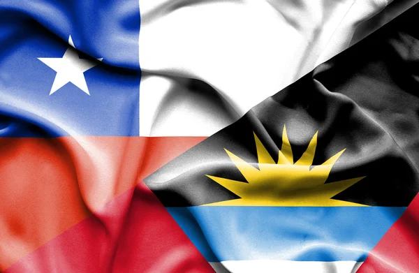 Vlající vlajka Antiguy a Barbudy a Chile — Stock fotografie
