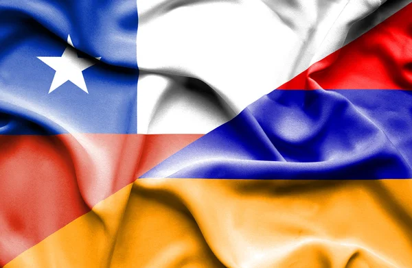 Armenian ja Chilen lipun heiluttaminen — kuvapankkivalokuva