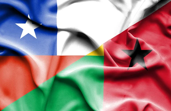 ギニア ・ ビサウ、チリの旗を振っています。 — ストック写真