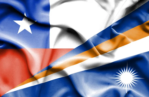 マーシャル諸島共和国・ チリの旗を振っています。 — ストック写真