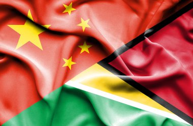 Guyana ve Çin bayrağı sallayarak