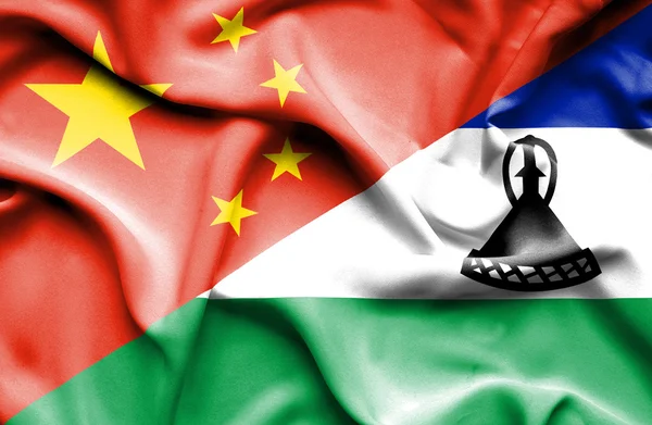 Flagge aus Lesotho und China schwenken — Stockfoto