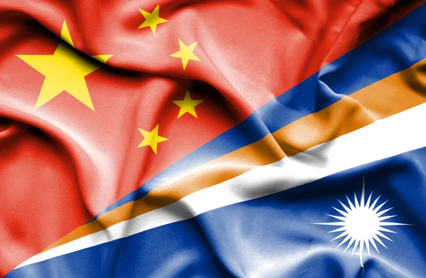 Bandera ondeante de Islas Marshall y China —  Fotos de Stock