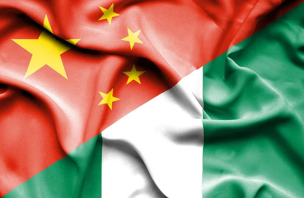 Drapeau agitant du Nigeria et de la Chine — Photo